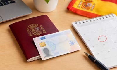Miniatura del artículo: ¿Cómo puedo renovar mi residencia en España?